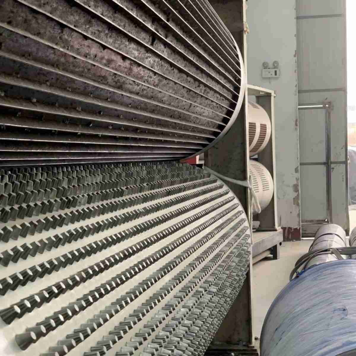 لوح تصريف مركب ذو خيوط طويلة