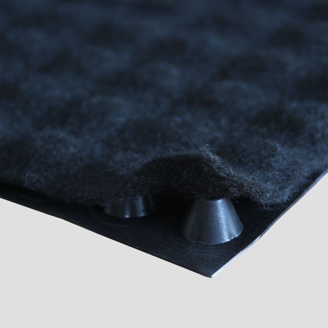 Panneau de drainage composite à filaments courts