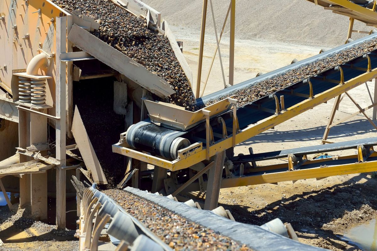 pki7074(1) Improve ore quality and safeguard equipment safety – permanent magnet iron removal technology delivers proven solutions!