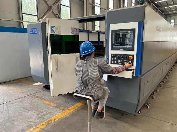 2.Ligne de production à commande numérique de semi-remorque à faisceau principal.jpg