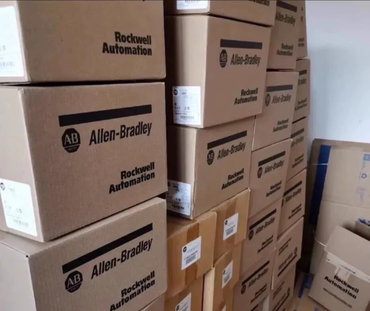 MPL-A330P-HK72AA Allen-Bradley SFrequency Converter Brand New and Genuine inverter test OK Fast Shipping
