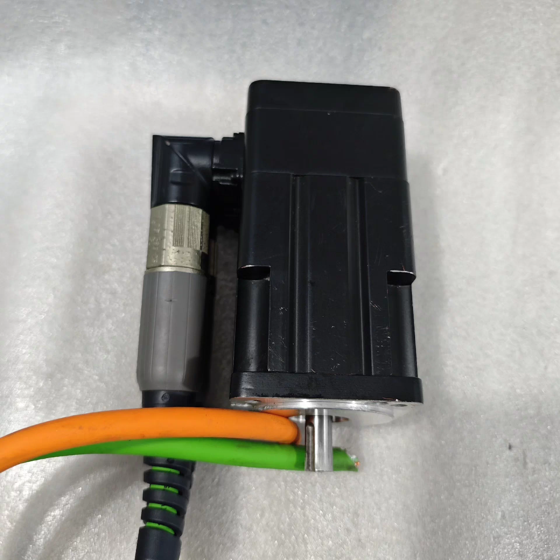 MPL-A220T-EJ72AA	12496.93 RMB Allen-Bradley SFrequency Converter Brand New and Genuine inverter test OK Fast Shipping