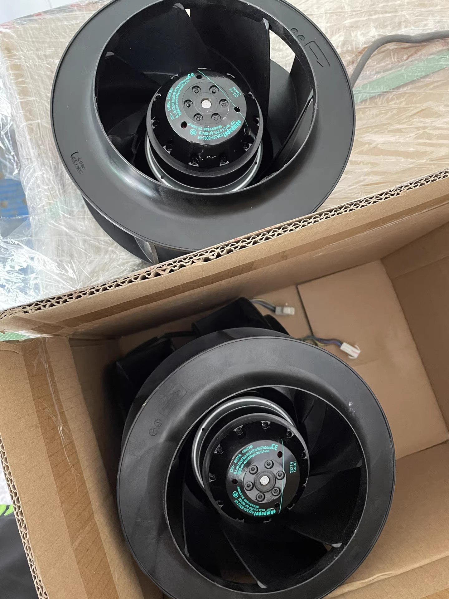 R2E225-BD92-62 230V 135/200W  Cooling fan Fan Brand New and Genuine inverter test OK Fast Shipping