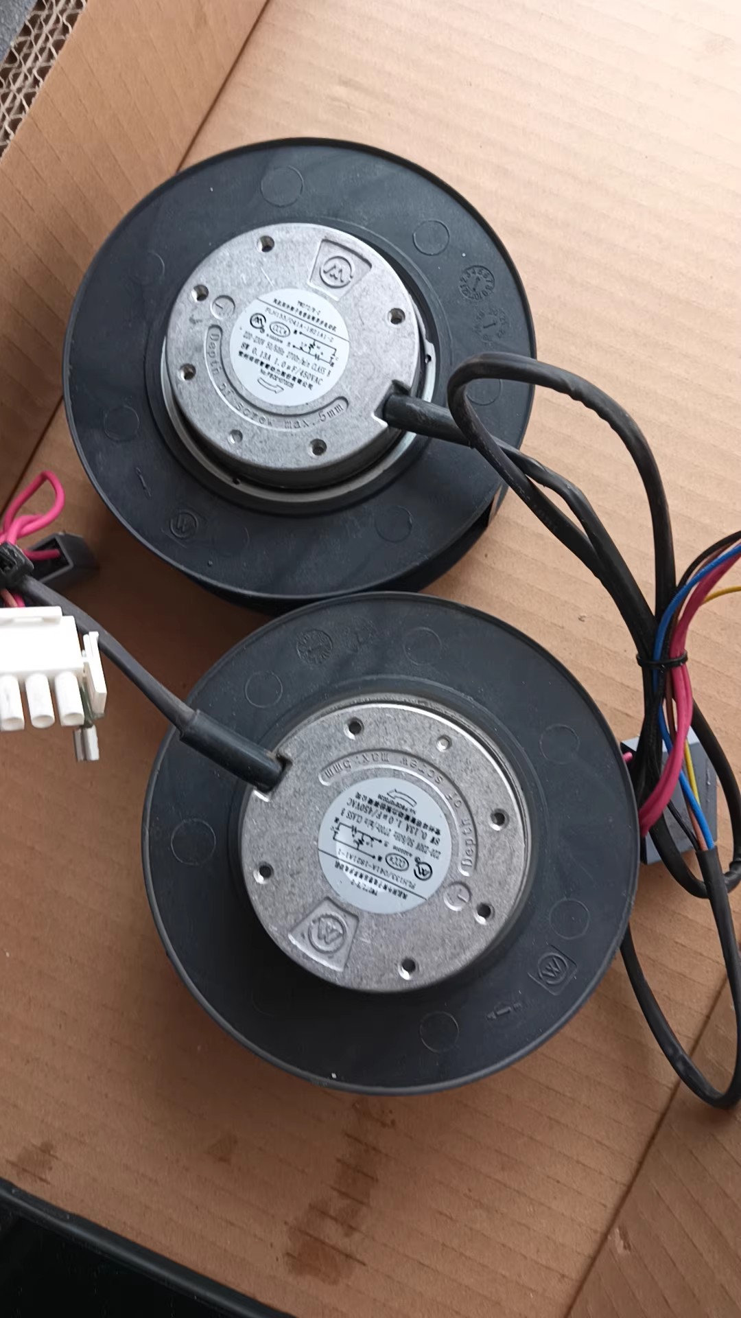 R2E133-BH66-14 Cooling fan Fan Brand New and Genuine inverter test OK Fast Shipping