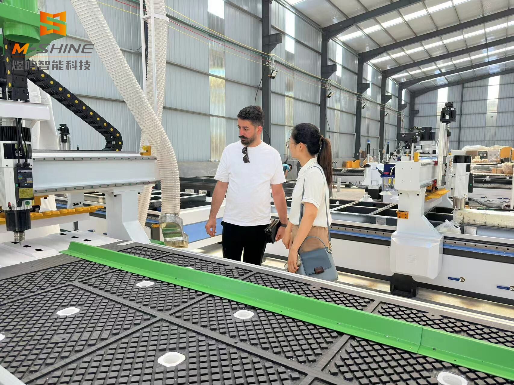 How to better use the cutting machine to improve operational efficiency, processing accuracy, and safety