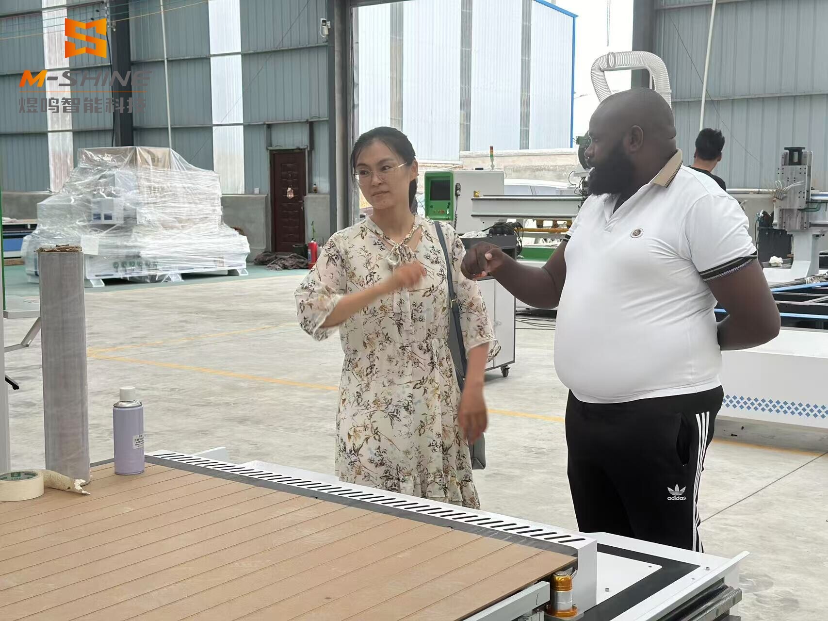 Joining hands with Nigerian customers to order straight cnc router atc machines
