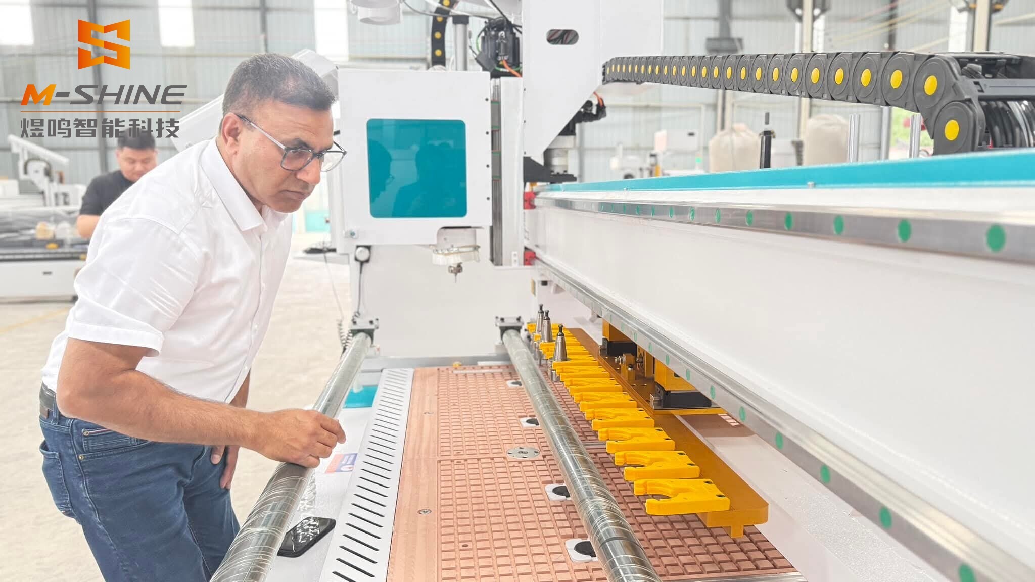UK customer on-site inspection of JINAN M-SHINE,sign a cooperation agreement---nesting cnc router