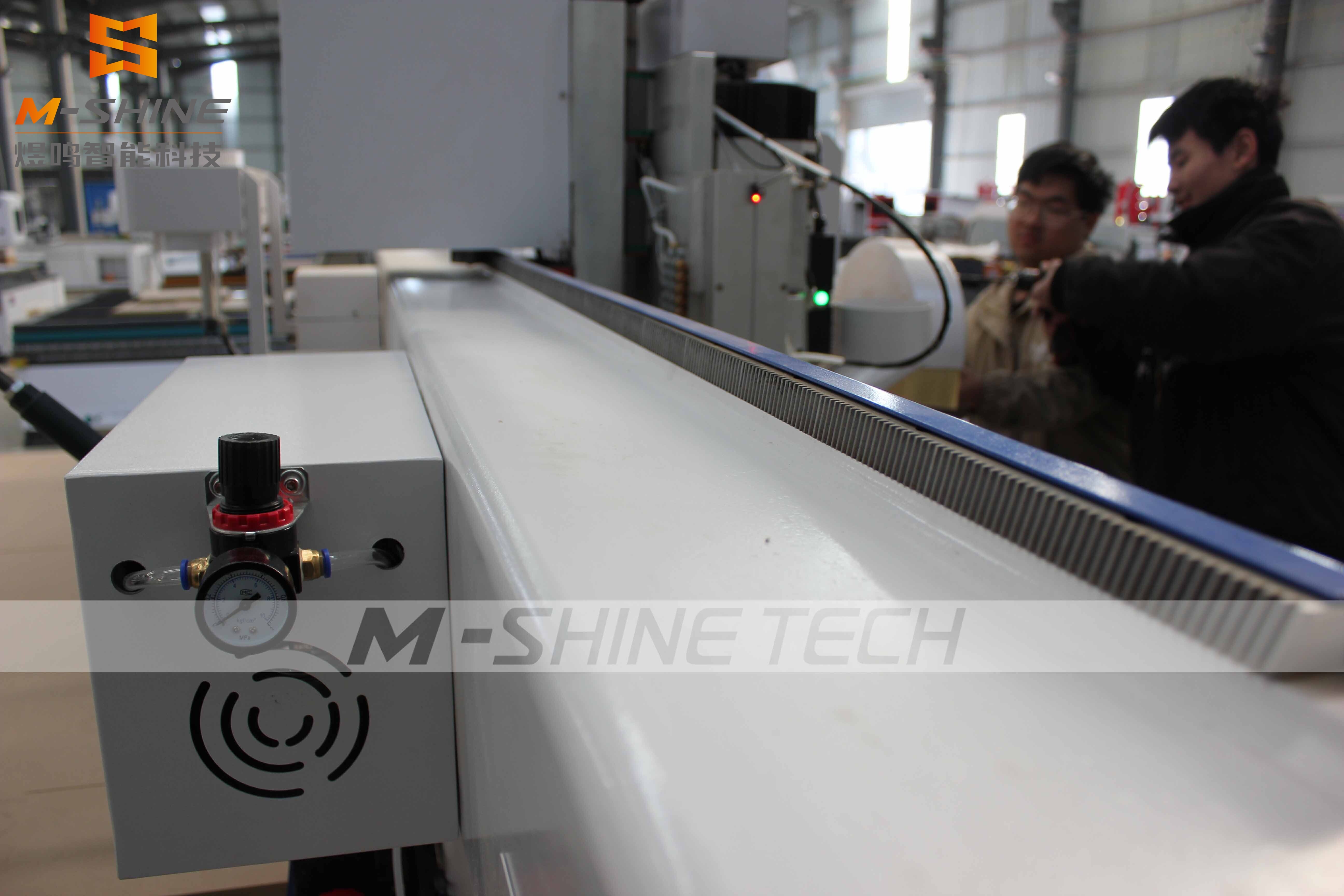 Est-il nécessaire d'installer un réducteur pour les équipements de travail du bois CNC ?