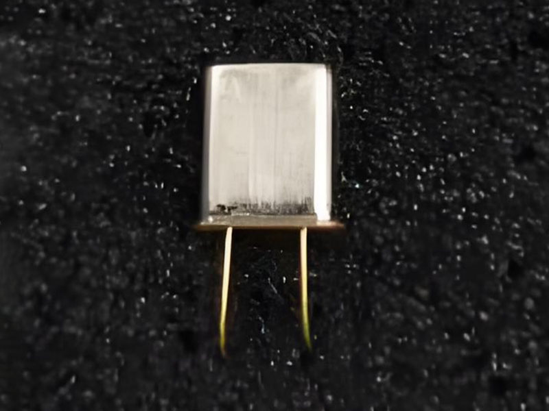 C5006-100.000M Quartz Crystal