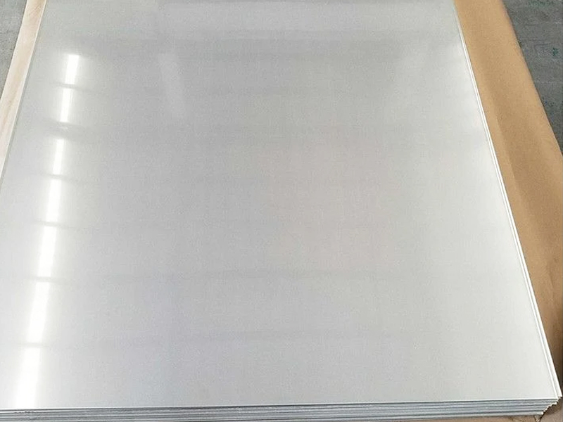 The difference between carbon steel and stainless steel