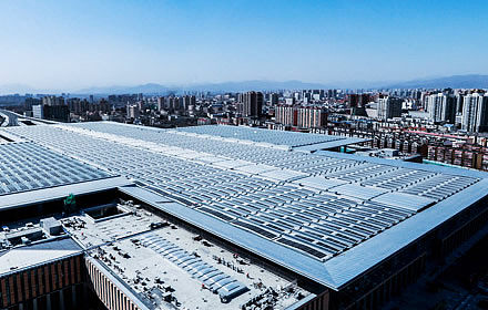 It provides flexible installation solutions for factories, shopping malls and other buildings with high-efficiency modules and string inverters to reduce electricity costs and realize green electricity.