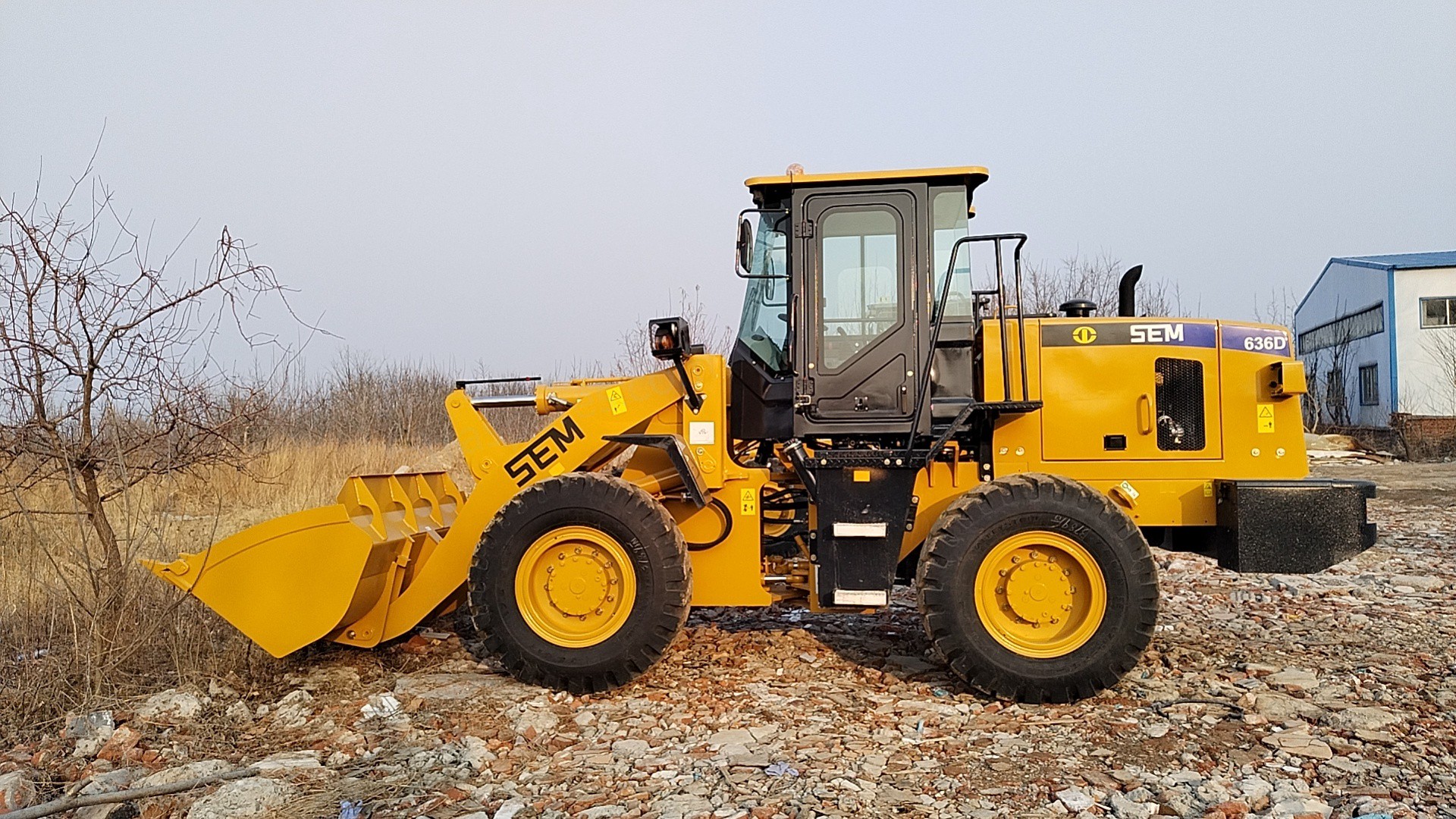 Machines chargeuses sur pneus SEM  SEM 636D chargeuse sur pneus 3 tonnes