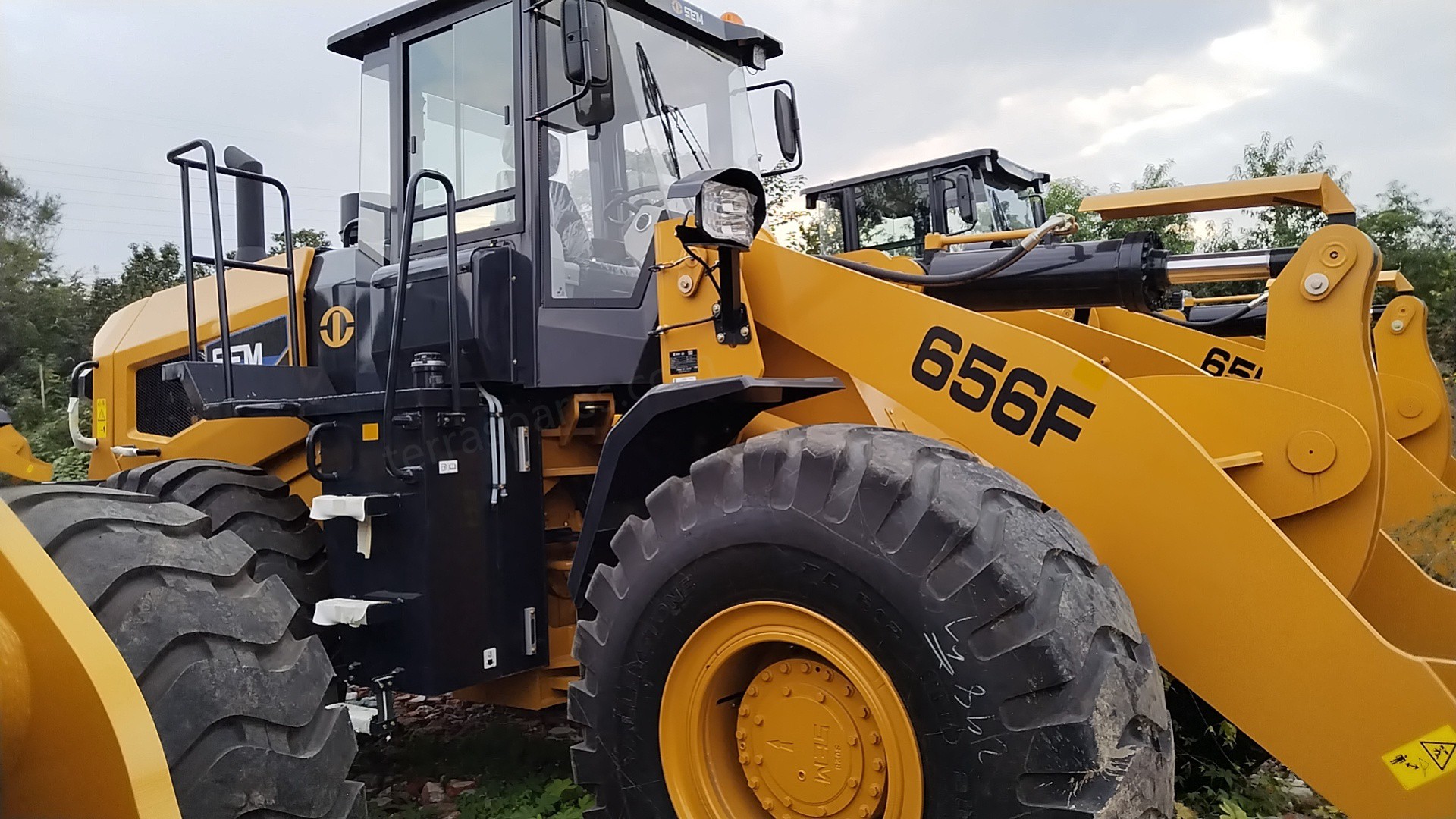 Machines chargeuses sur pneus SEM  SEM 656F Chargeuse sur pneus 5 tonnes