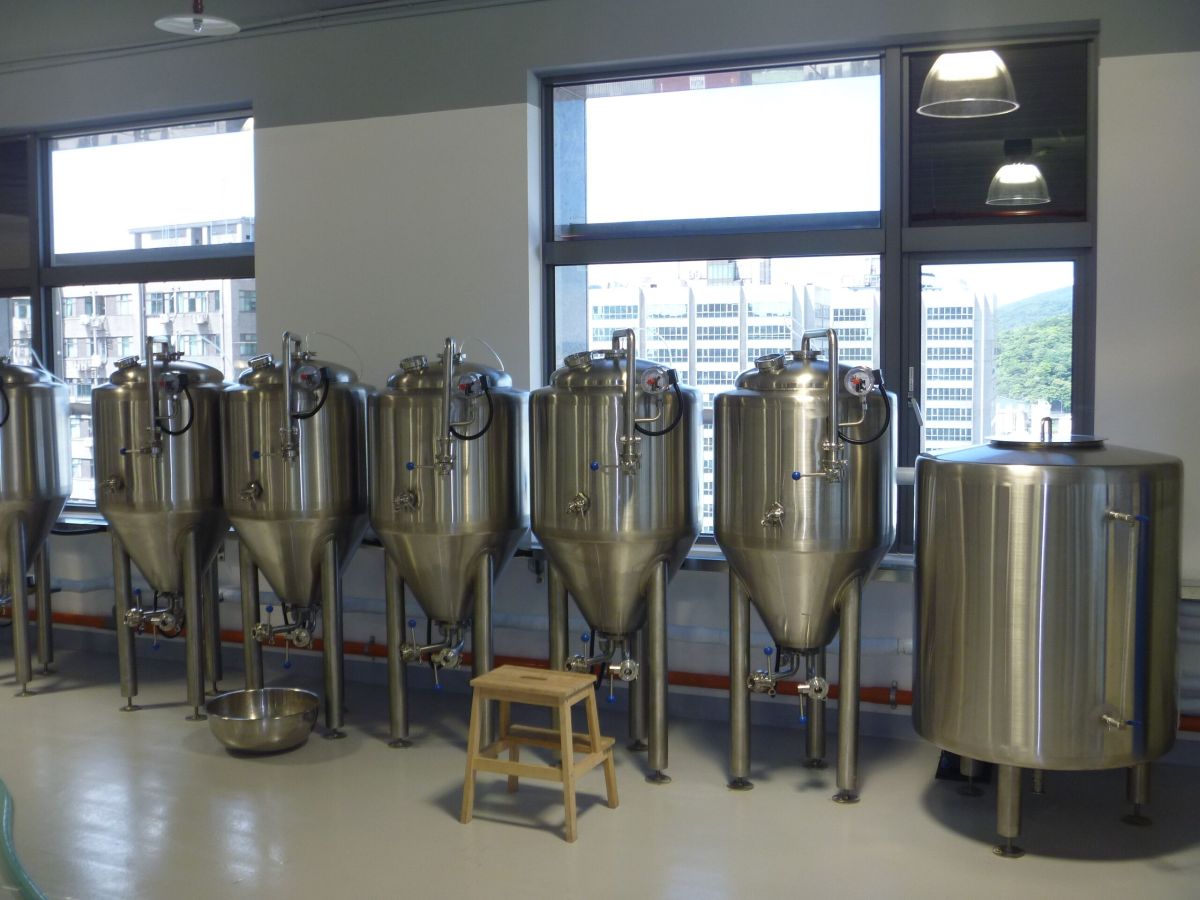 100L Fermenters.jpg How to Calculate the Right Fermentation Tank Capacity for Your Brewing Needs