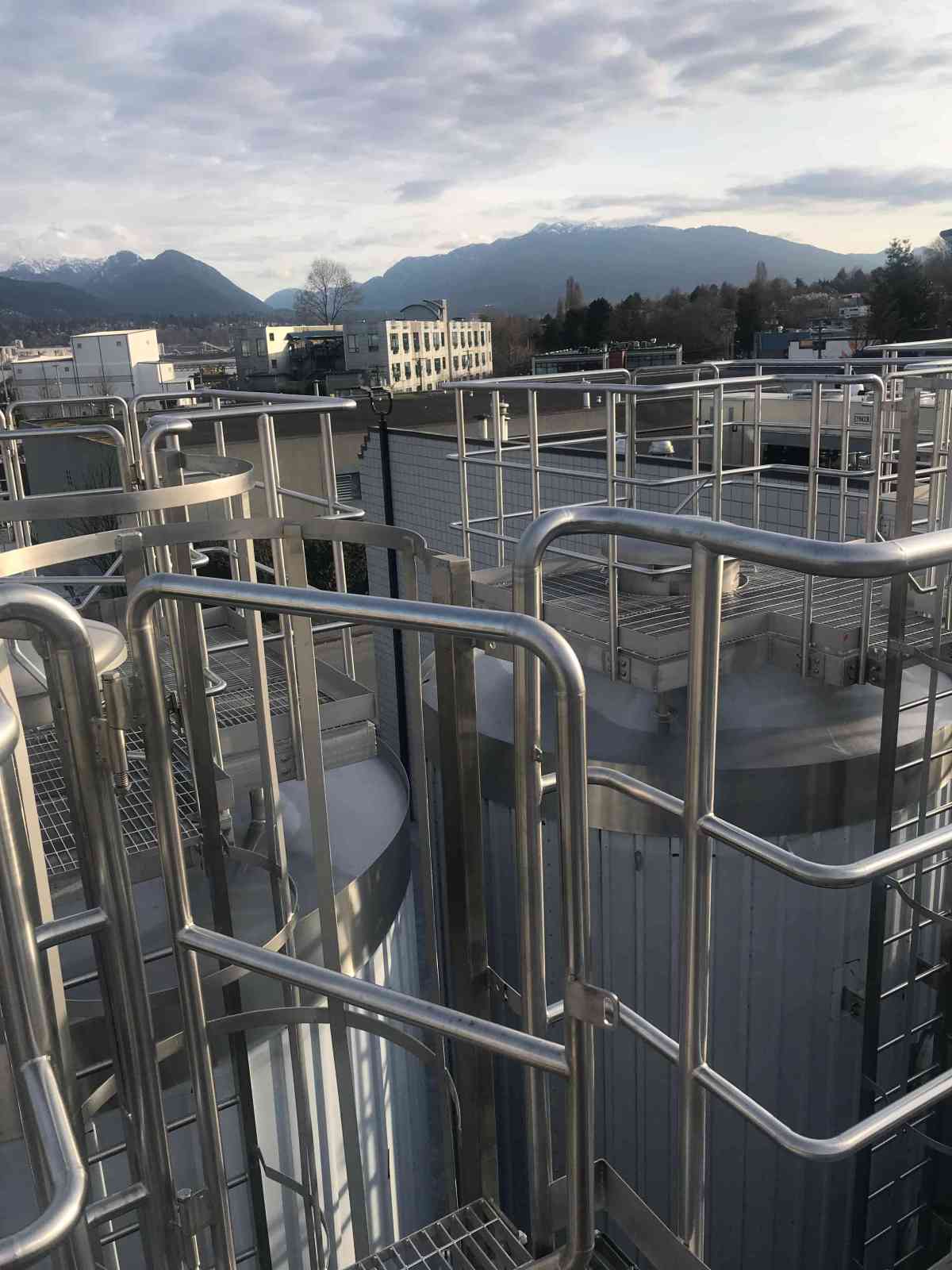300HL Tank Top work platform(1).jpg 300HL Brite Tanks installed in Canada