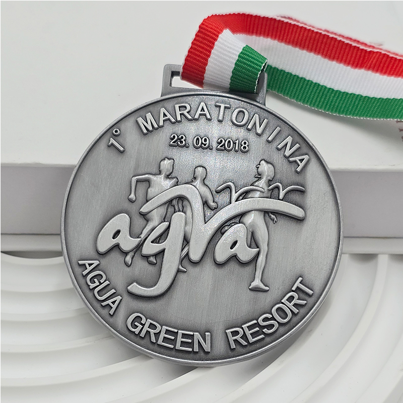 Marathon Retro Silver 3D Relief Commemorative Medal, Metallic Running Race Collectible Badge