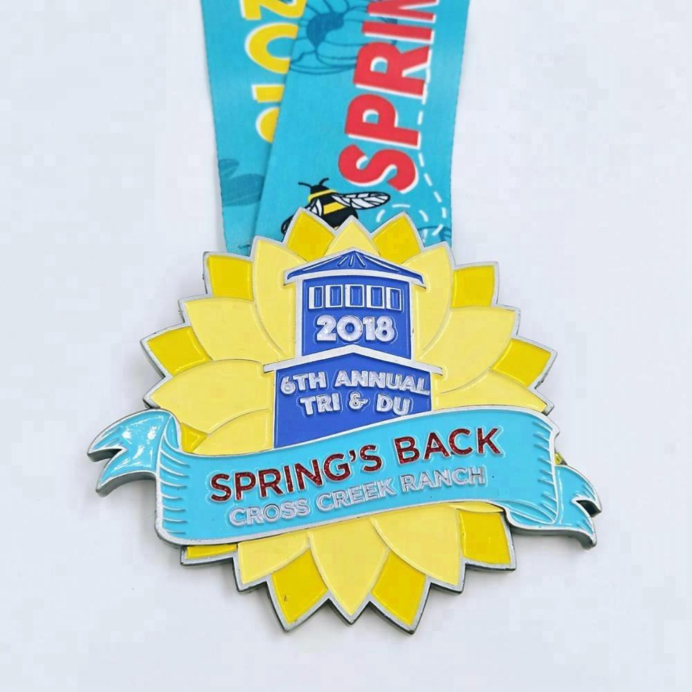 Metal hollow running medal, glittery pink silver commemorative badge