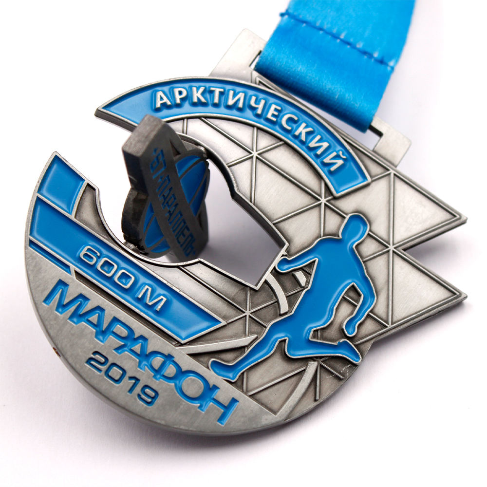 Personalized UV-printed die-cast metal medals, traditional style custom sports awards, and corporate carnival gifts with lanyards.