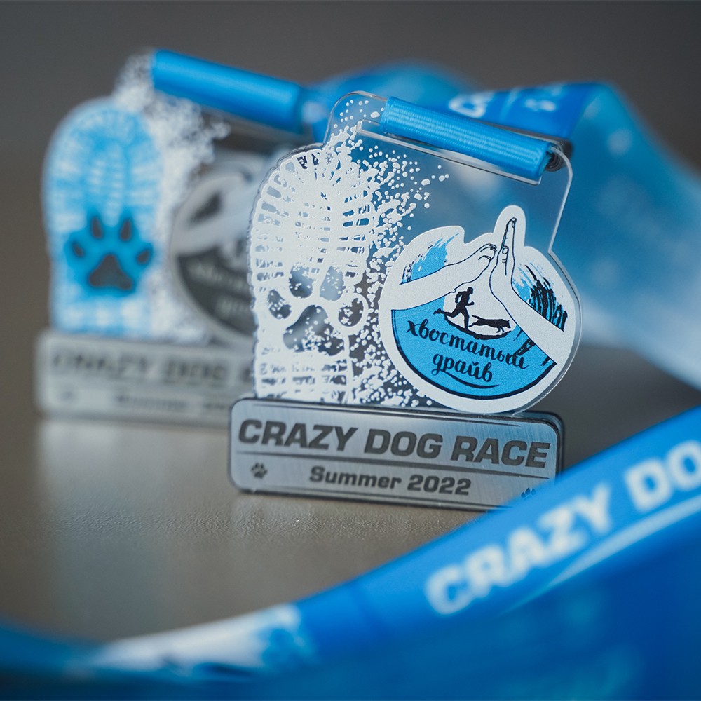 Acrylic medals for swimming competitions; transparent blue and yellow color-blocked commemorative medals for swimmers.