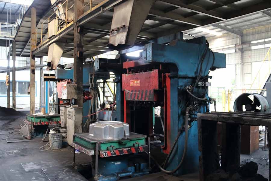 1596385495 sand molding machine for iron sand casting