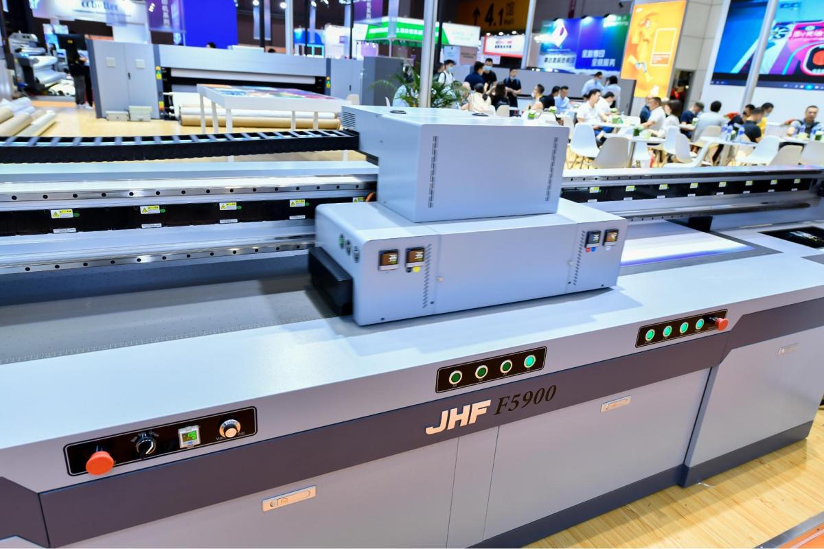 F5900 Ultra-Wide flatbed industrial printer