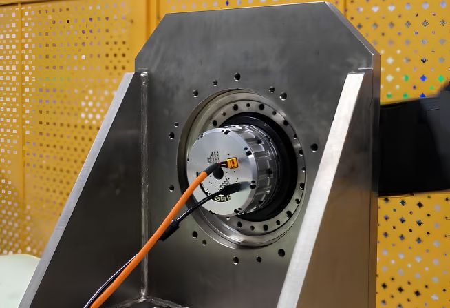 Module d'articulation robotique HAG HONPINE en cours d'inspection avant expédition