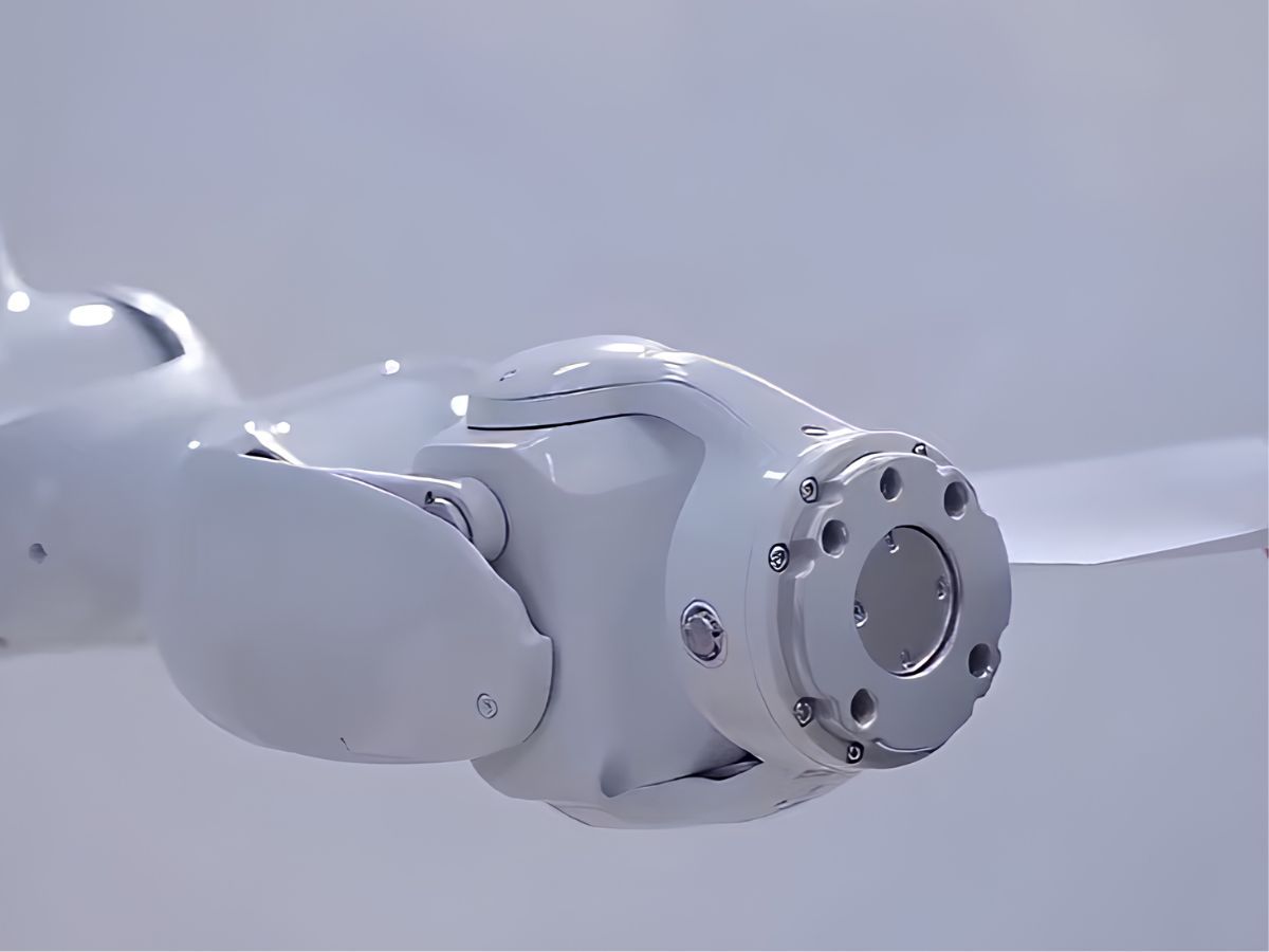 Vridmomentstyrning med sluten reglerkrets för en kraftstyrd robotled