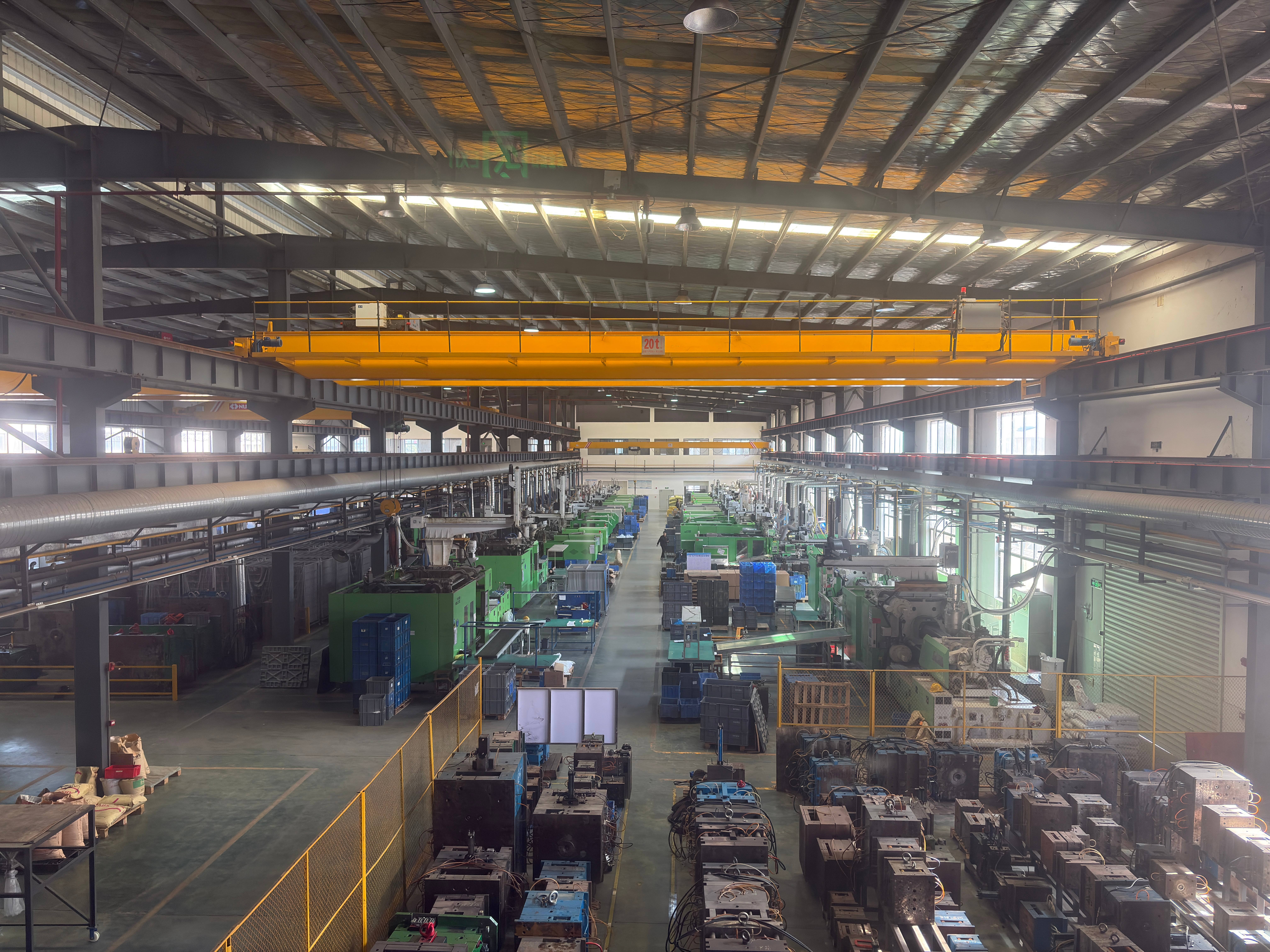 Technical Accumulation & Craftsmanship in Mold Making: 16-Year Experienced Team Empowers Pet Products OEM/ODM