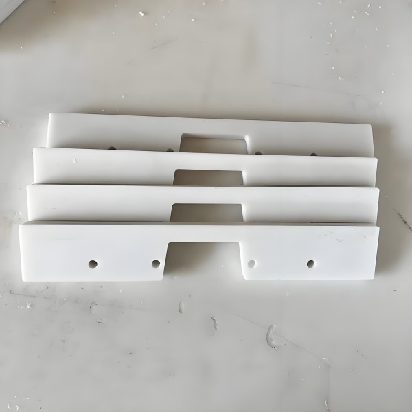 High noise and power consumption from your scraper conveyor? Try polymer polyethylene scraper flights