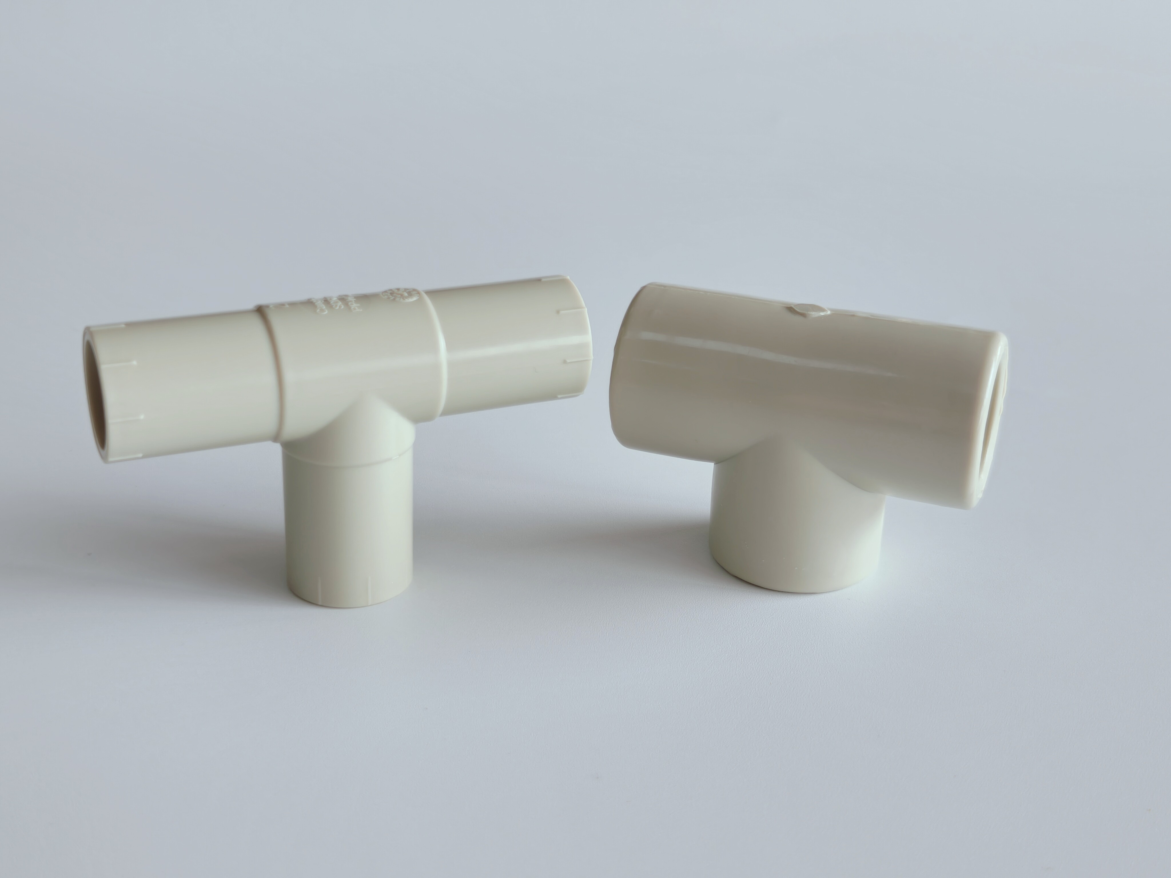 High Quality Grey PPH Tee Reduced Butt Injection Molded Pipe Cap Cutting Processing Service Available