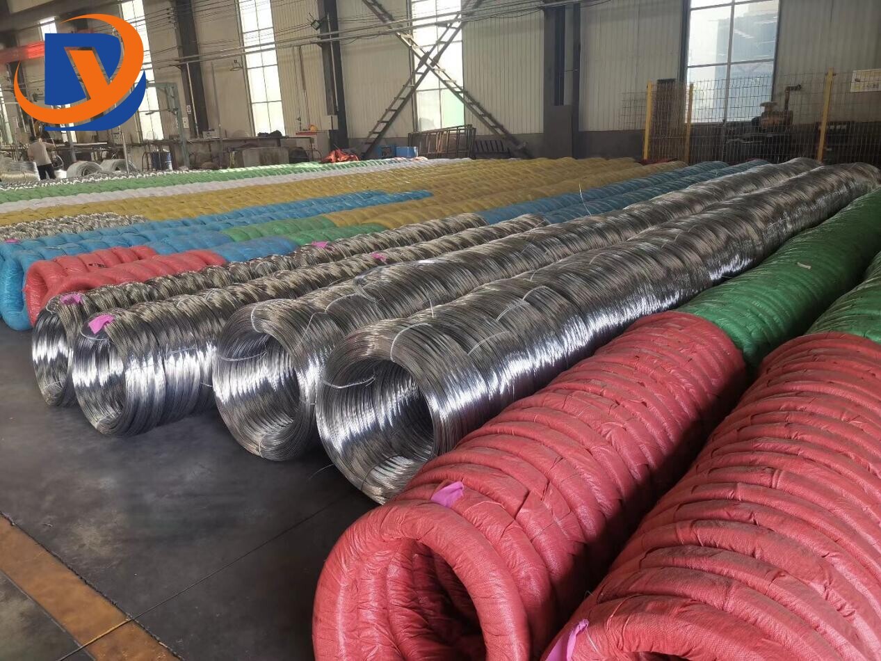 China's manufacturing supports African infrastructure: High-quality galvanized iron wire departs for West Africa to meet local demanding needs