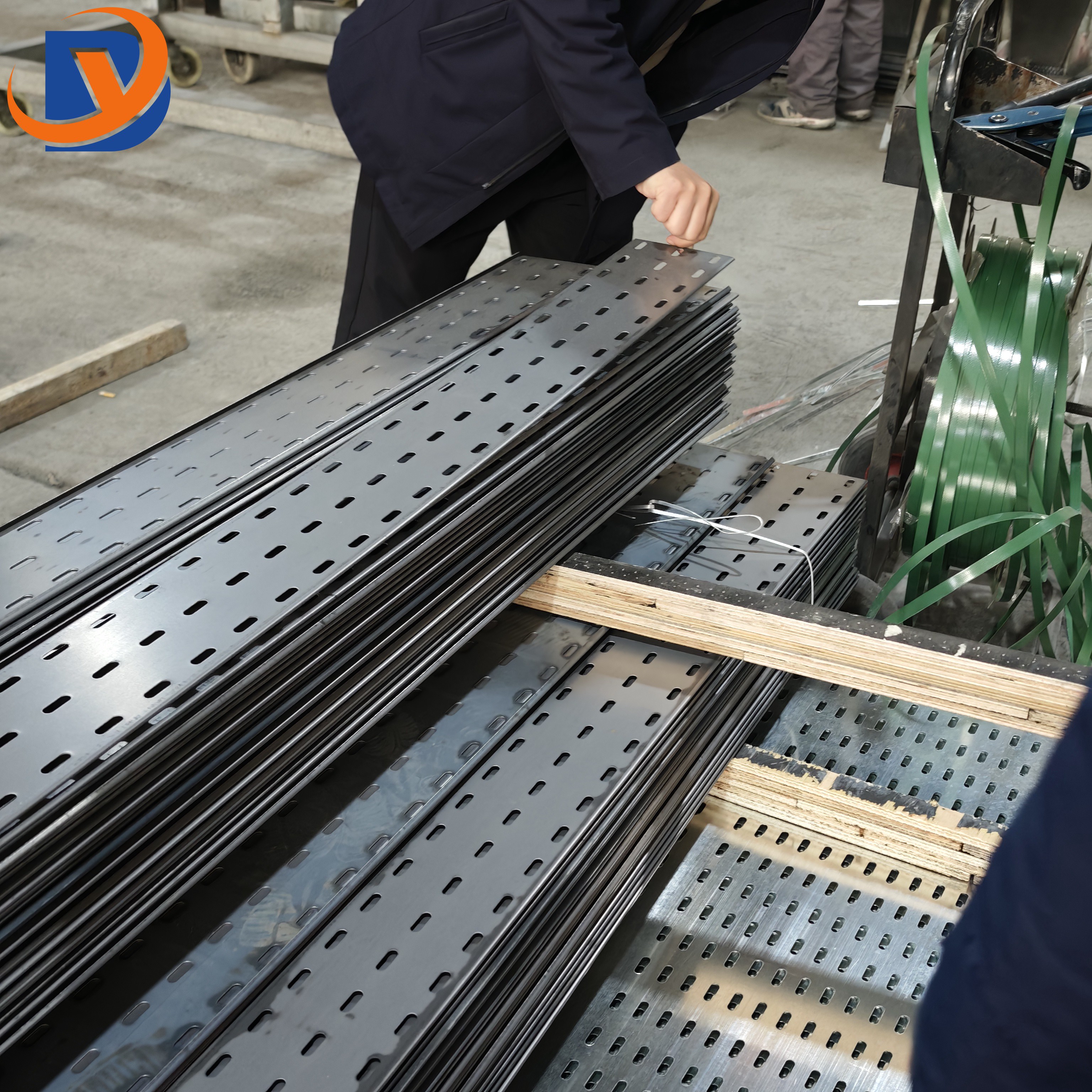 Cable tray & cable ladder