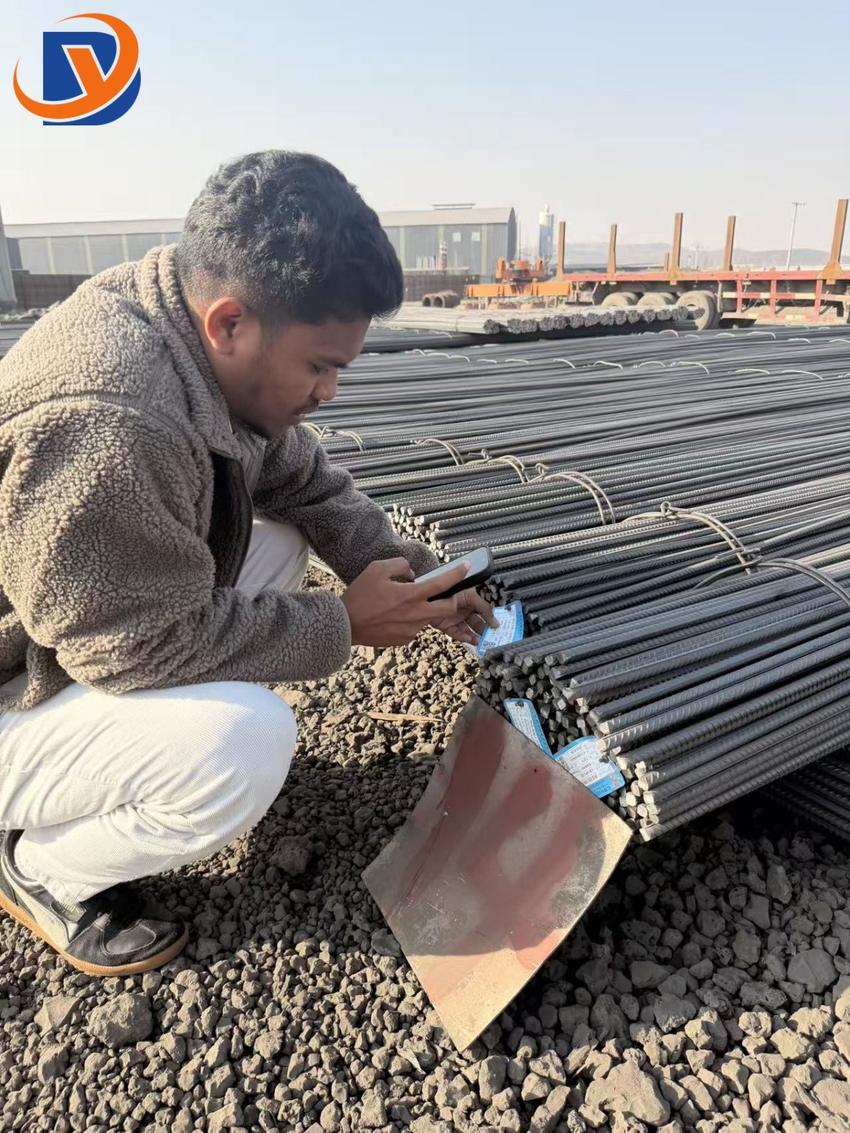 微信图片_20260622104351_760_2 Warmly welcome the customers from East Timor to visit and inspect the steel products, and deepen the long-term cooperation in the building materials industry.