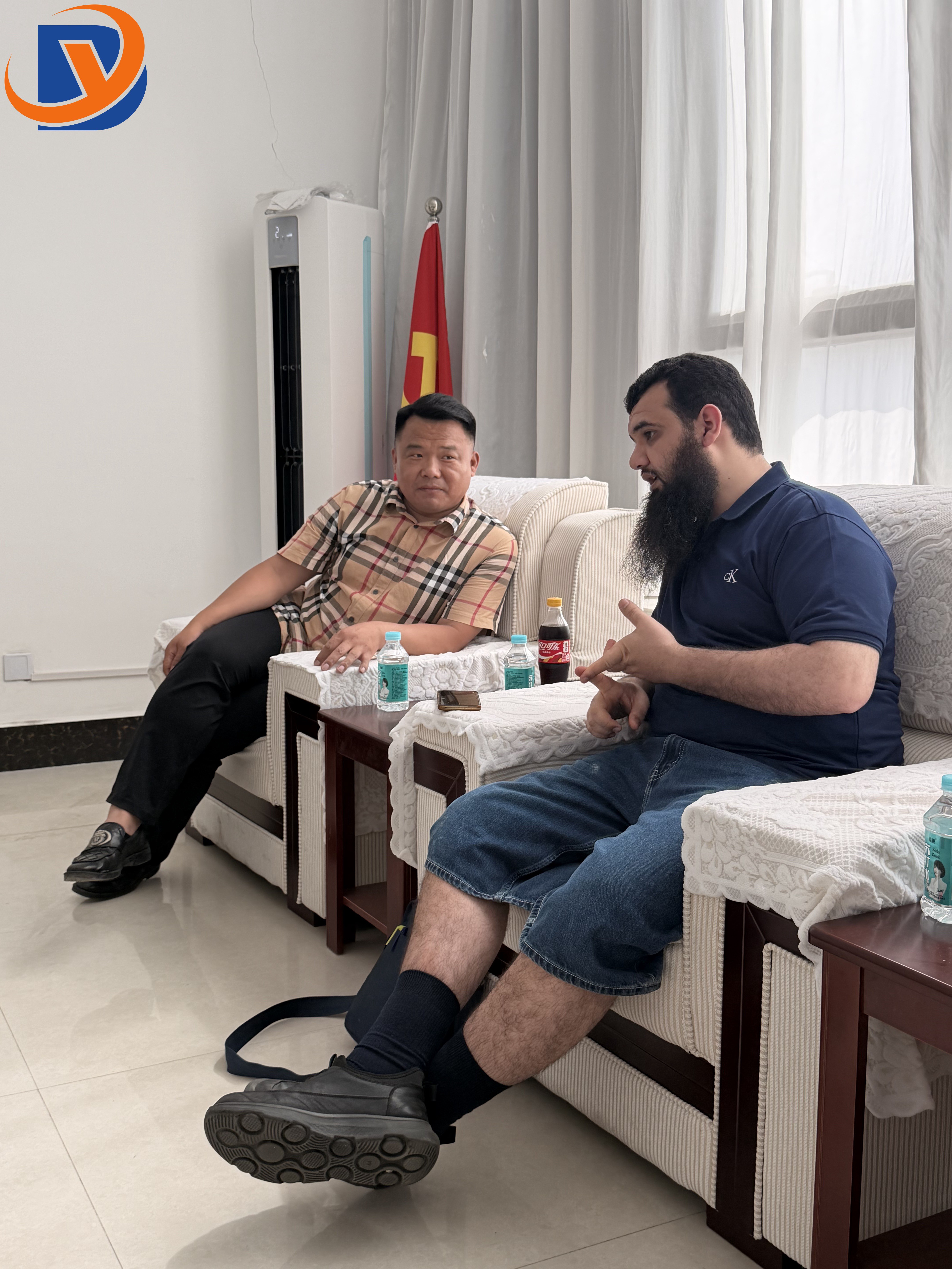 A warm welcome to our client from Villa for their visit and discussions regarding in-depth cooperation on 304 stainless steel pipes.
