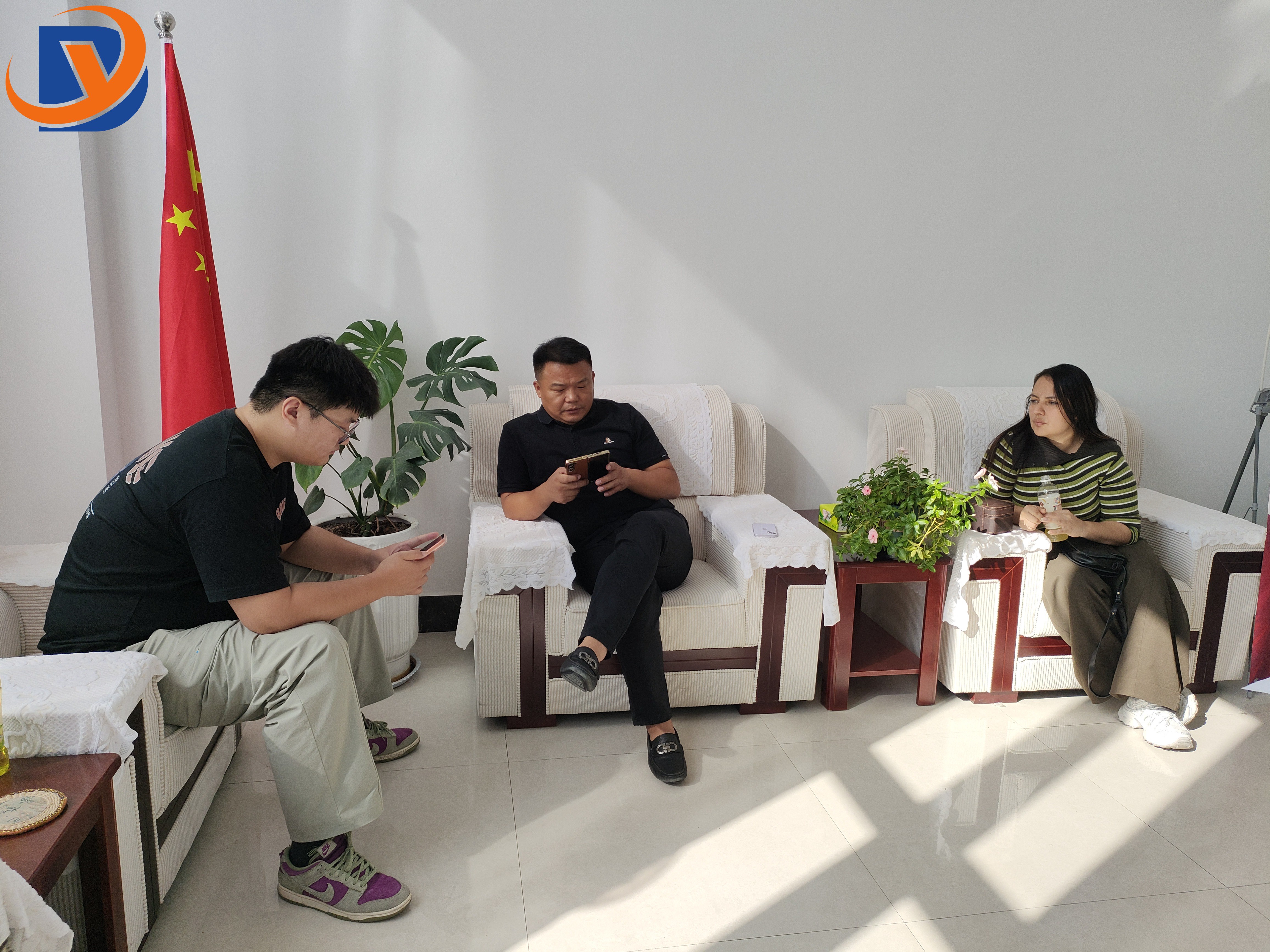 Warmly welcome the customers from Ecuador to visit and inspect.