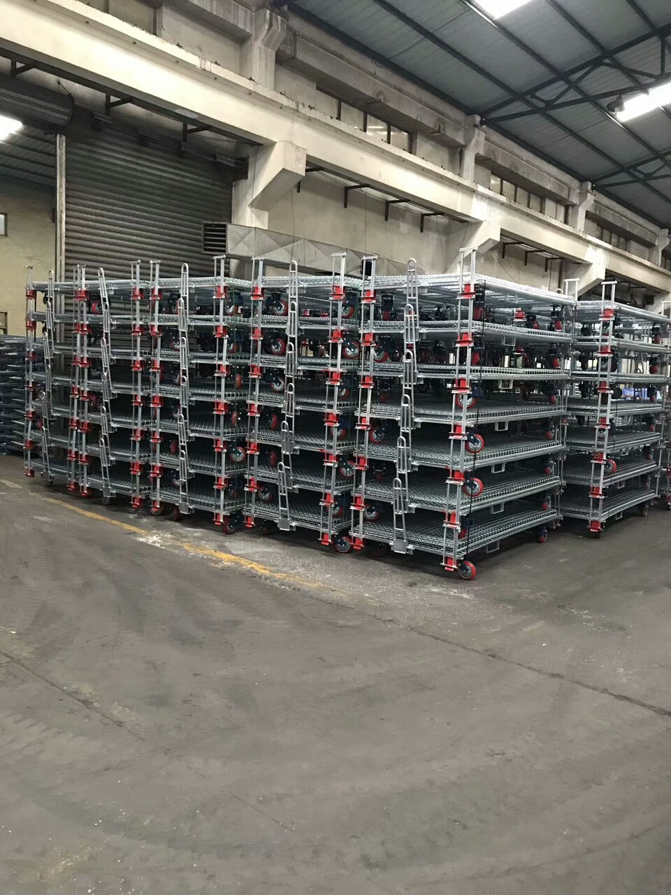 Storage cage with towing casters B4