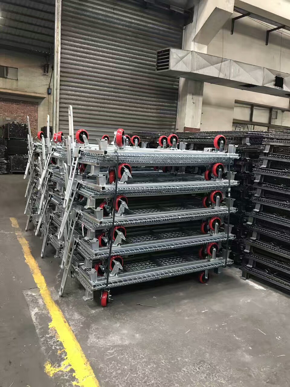Storage cage with towing casters B2