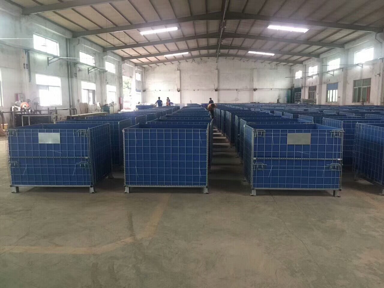 配备中空板储物笼 B5