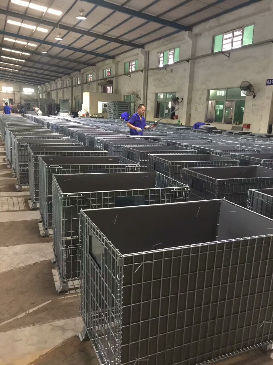 配备 C5 中空板存储笼