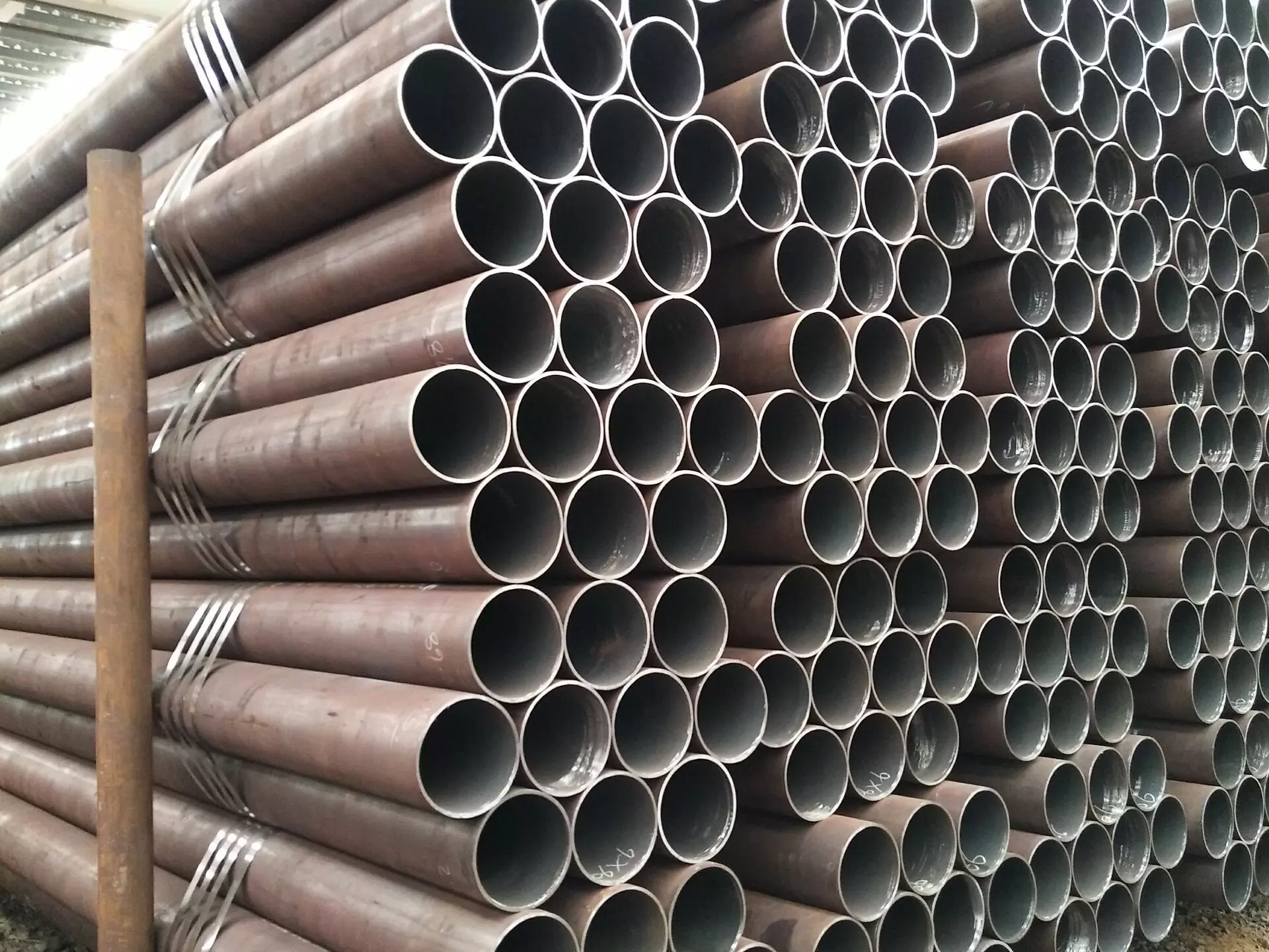 Hot Sale Seamless Carbon Steel Pipe/Round Pipe/Square Pipe