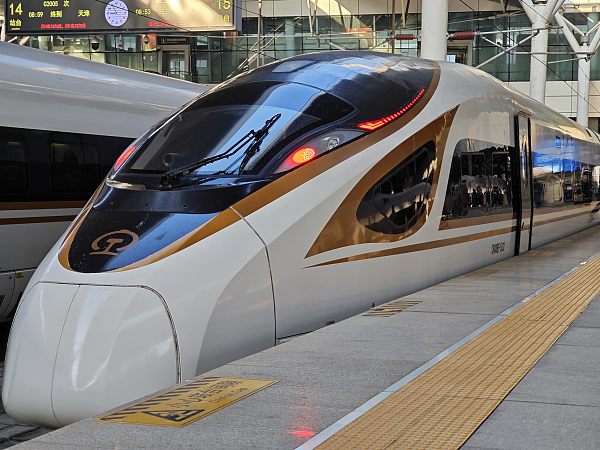 The China-Europe Railway Express (Zhengzhou) Launches a Dedicated Train for Cultural Tourism Equipment, Cutting Customs Clearance Time to 48 Hours