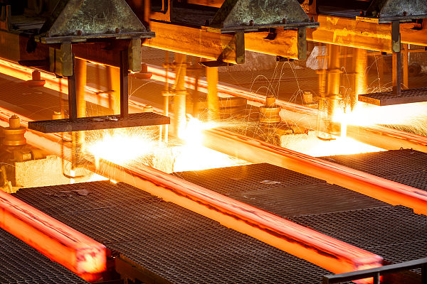 steel-iStock-502120934