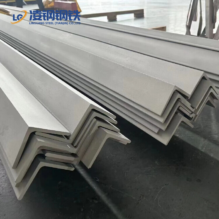 Q235 Ss400 Hot Rolled Carbon Mild Steel Equal Angel Bar / Angle Steel / Iron Angle Bar Q235 Ss400 Hot Rolled Carbon Mild Steel Equal Angel Bar / Angle Steel / Iron Angle Bar
