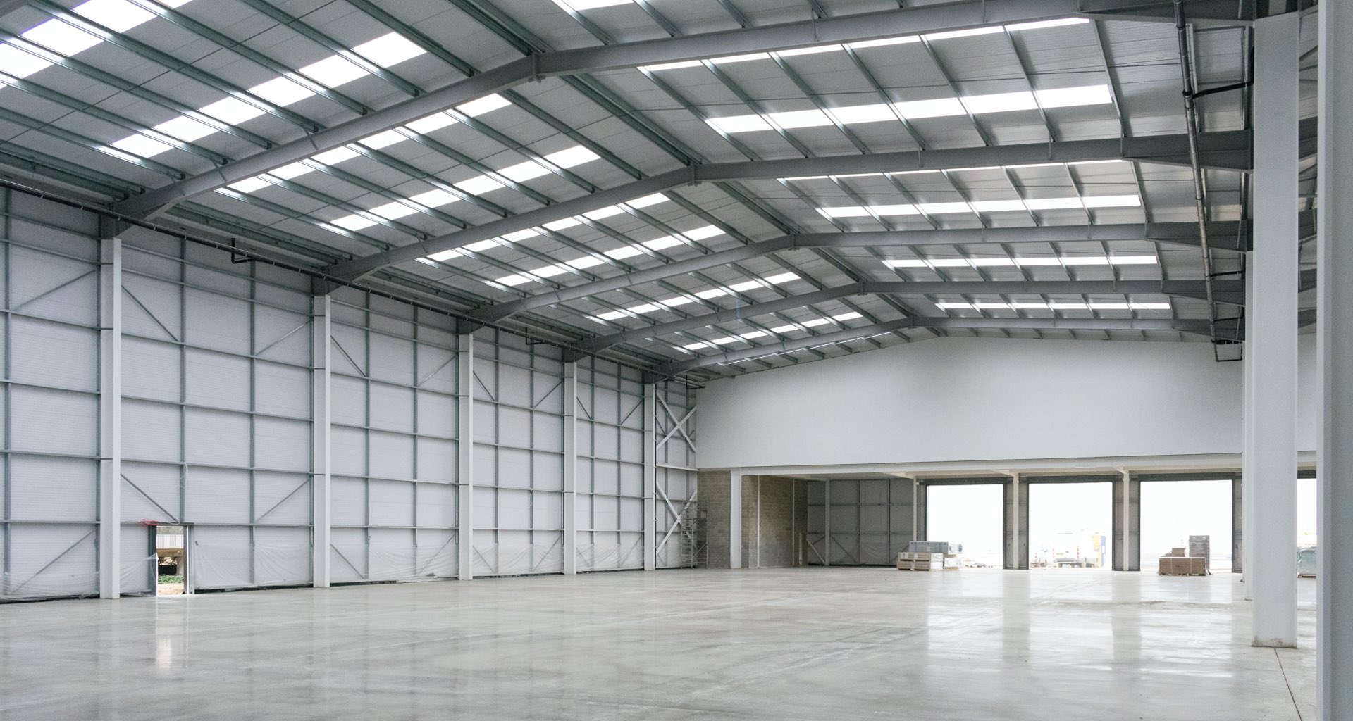 Prefabricated Steel Industrial Plant with Crane System: Heavy-Duty Operational Ready