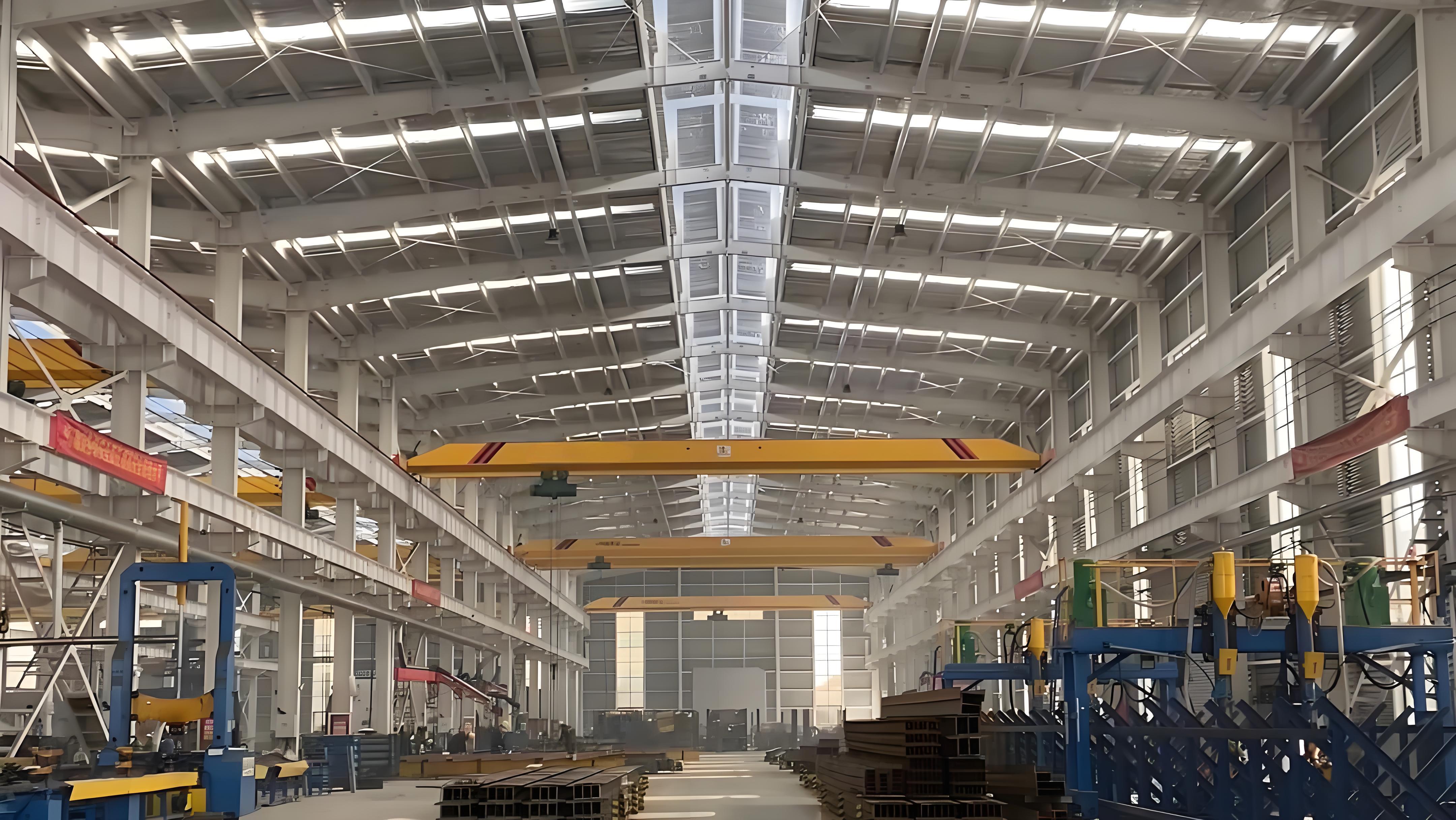 Prefabricated Steel Industrial Plant with Crane System: Heavy-Duty Operational Ready