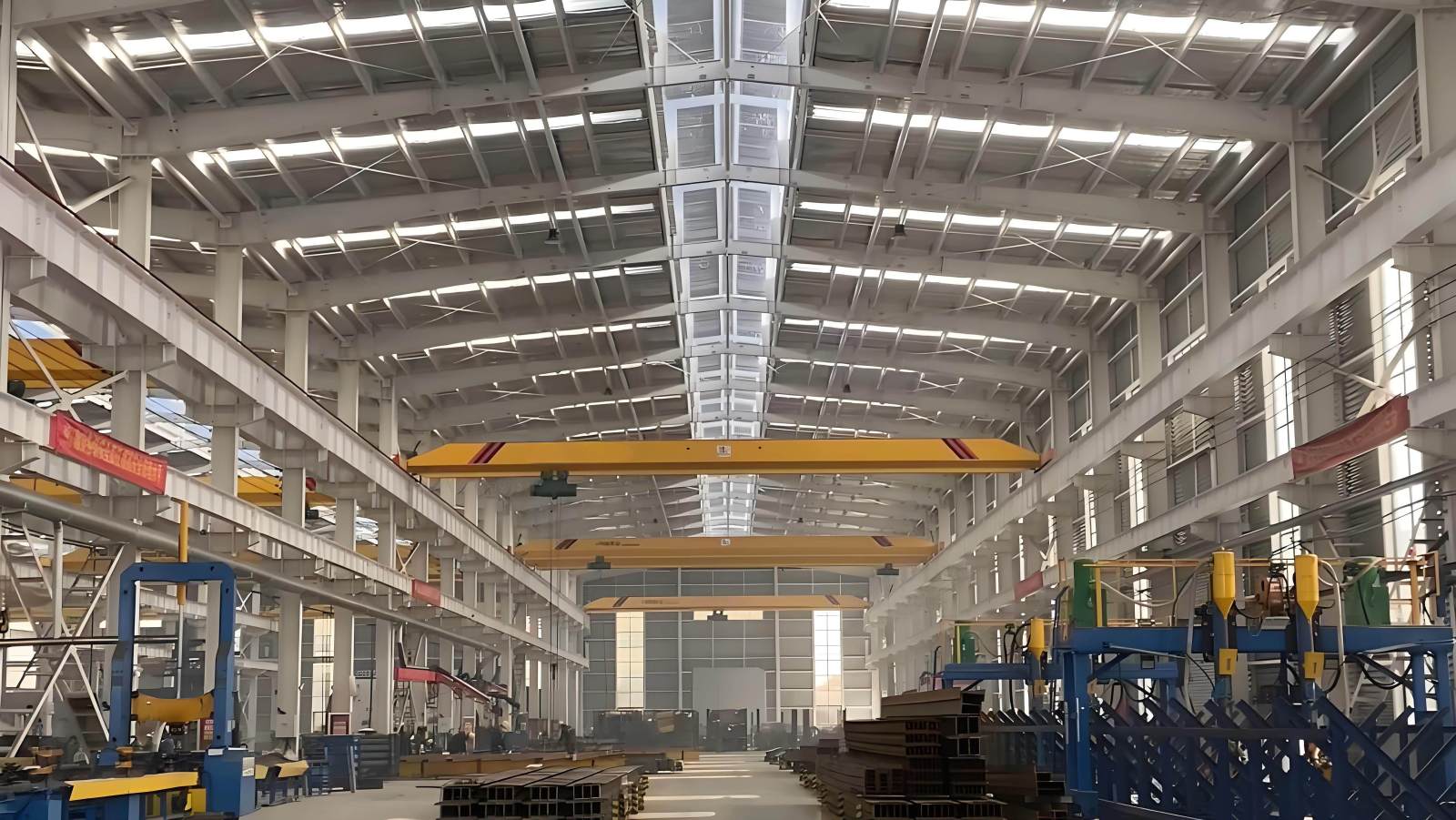 1757991658826410672753983488 Crane-Ready Industrial Steel Workshop with Custom-Engineered Framing