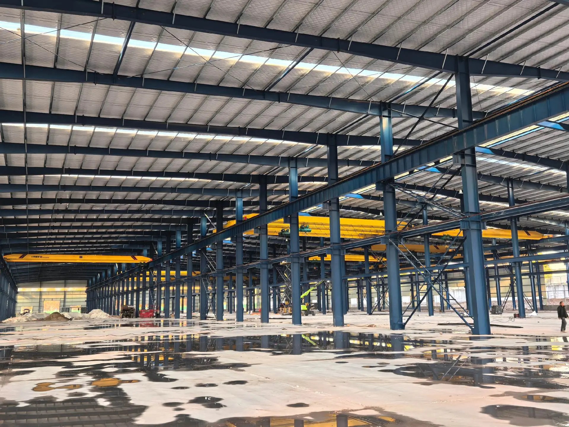 Crane-Ready Industrial Steel Workshop with Custom-Engineered Framing