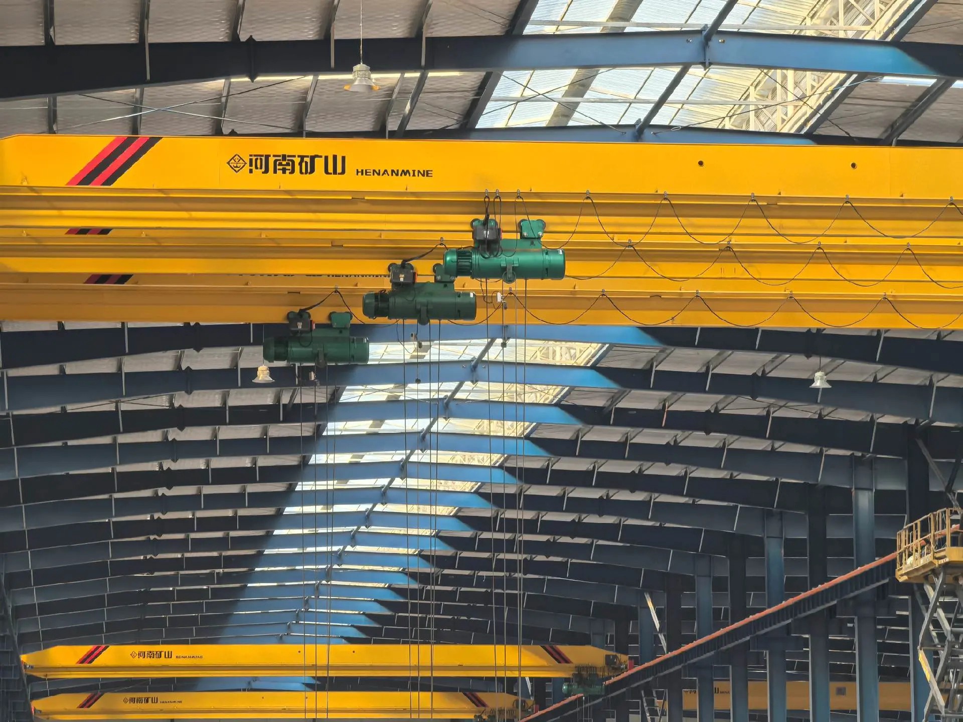 Crane-Ready Industrial Steel Workshop with Custom-Engineered Framing