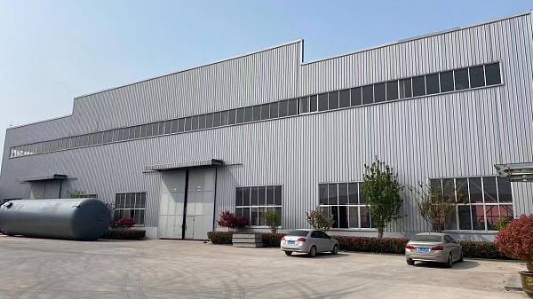 un bâtiment utilisé comme usine