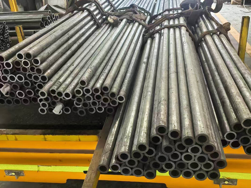 Tubo de carbono sem costura